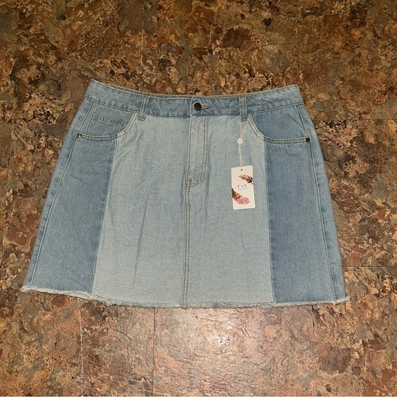 Chelsea and Violet Colorblock Patchwork Jean Skirt Blue Denim Raw Hem Size 31 - Picture 4 of 12